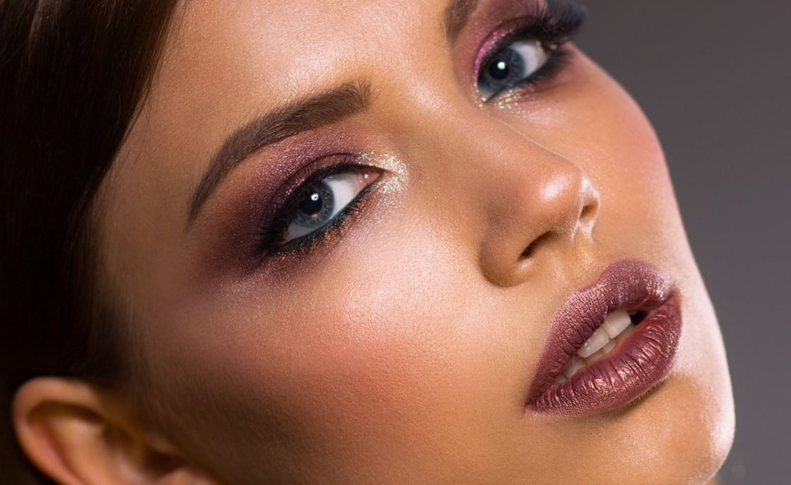 Jak na to, aby vám make-up vydržel celý den?